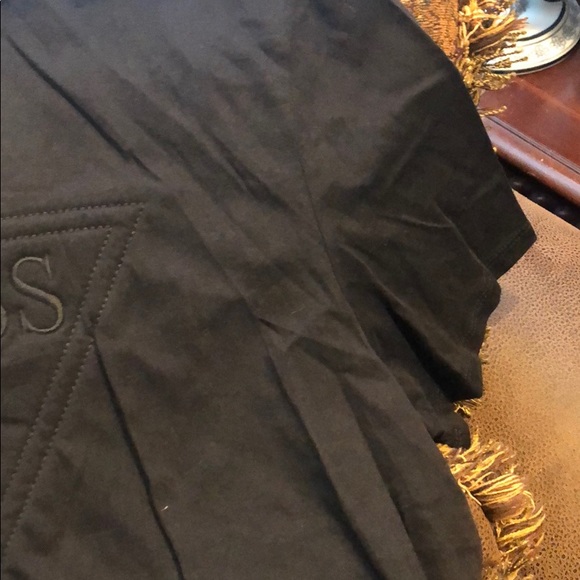 New with tag Guess men’s T-shirt - Picture 5 of 6